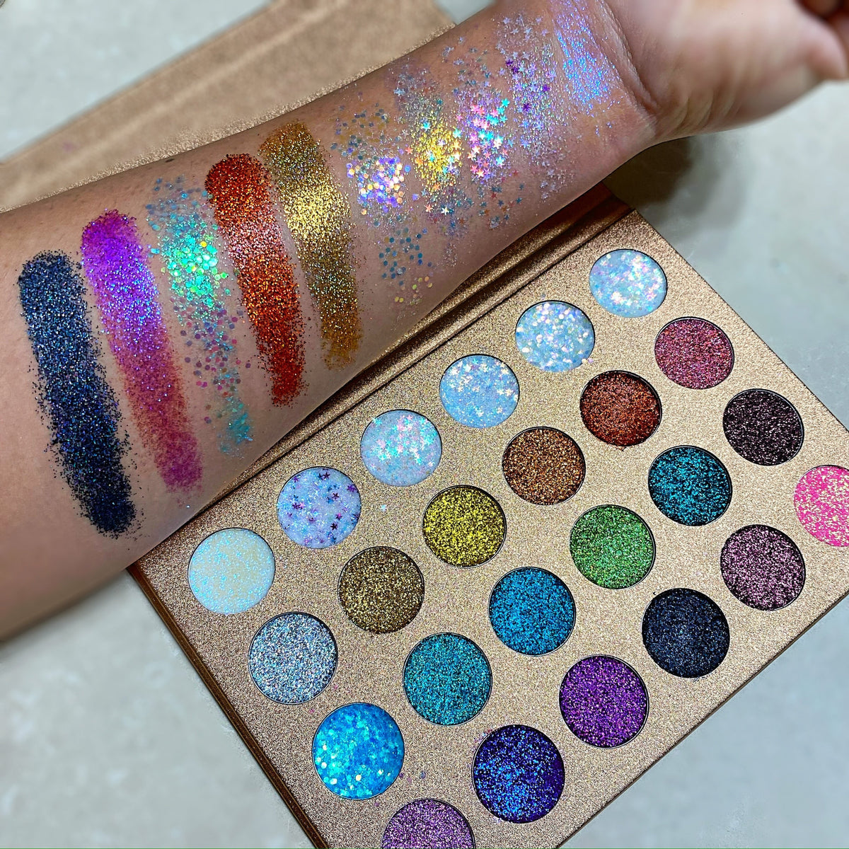 MAGIC GLITTER BOOK